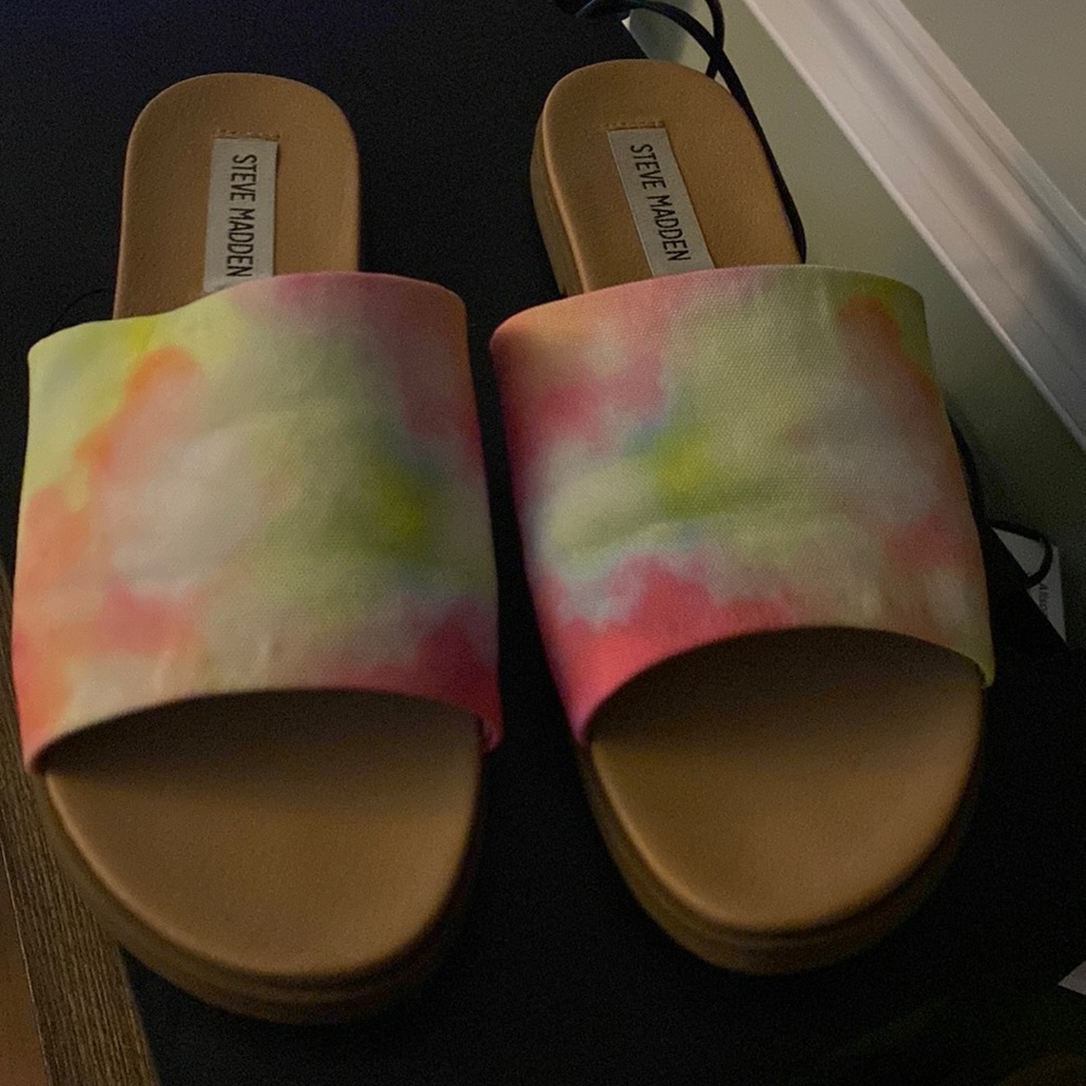 Steve Madden Tie Dye Sandals size 7.5
